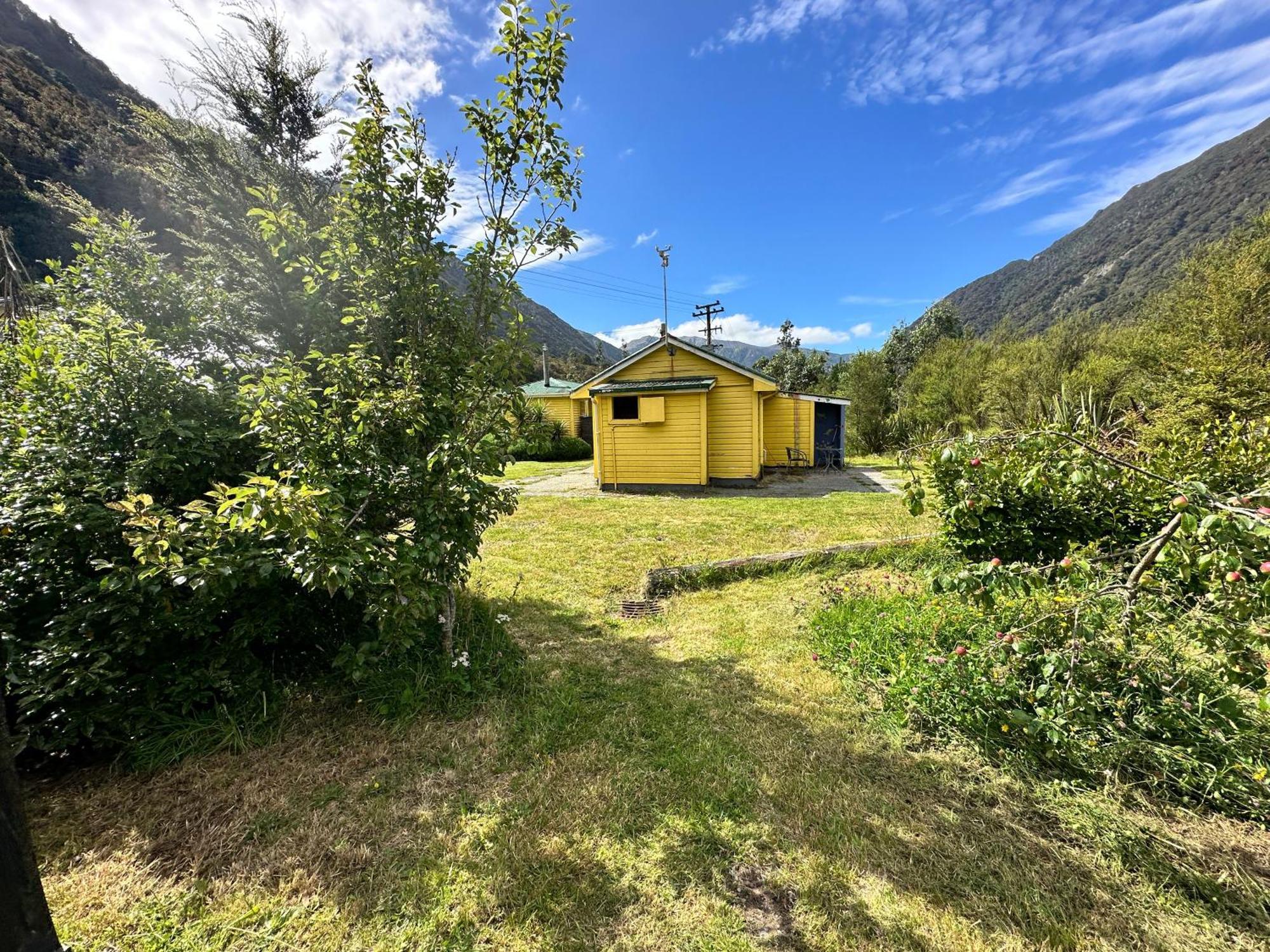 Rustic, Basic Cosy Alpine Hut, In The Middle Of The Mountains Otira Exterior foto