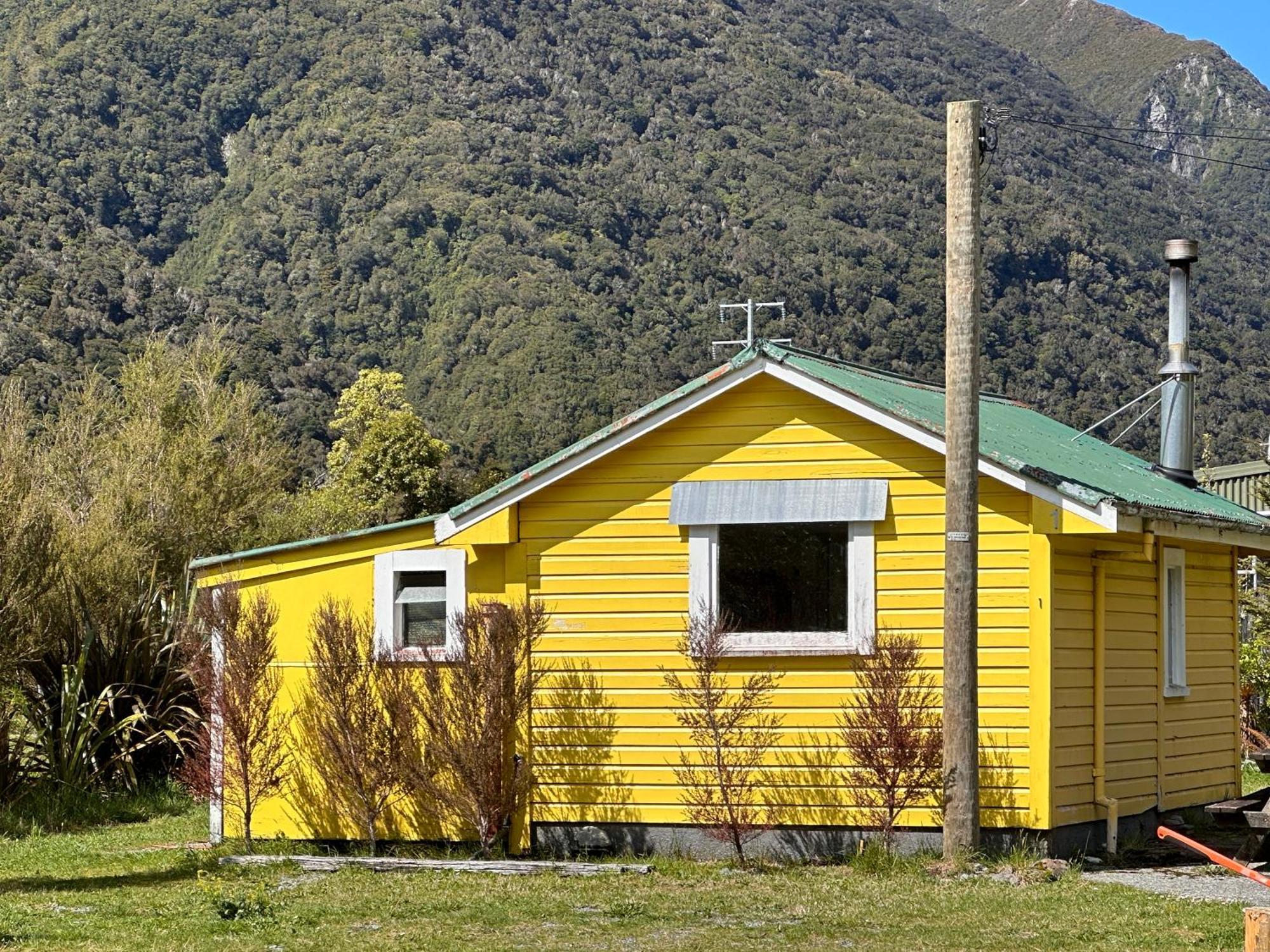 Rustic, Basic Cosy Alpine Hut, In The Middle Of The Mountains Otira Exterior foto